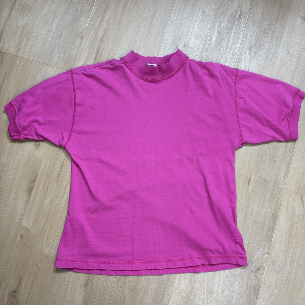 VTG Women's Mock Neck Boxy Fit Short Sleeve Shirt Pink Exposed Stitch Medium